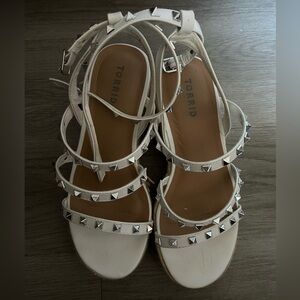 White strappy platform wide width shoes
